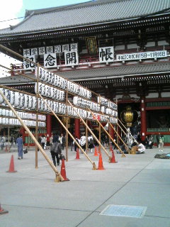 大観光祭開催中の浅草寺宝蔵門